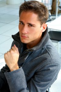 hombre-inteligente-culto